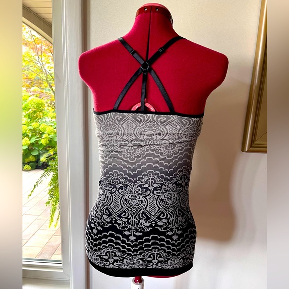 Black and White Patterned Tank Top - Picture 6 of 9